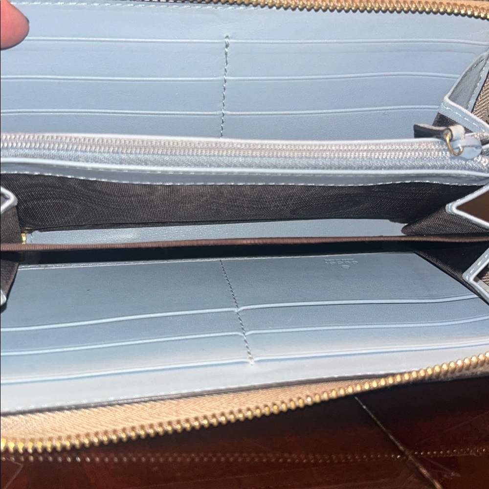 ❌Sold❌🥳Gucci Light Brown Leather Zip Wallet - Picture 7 of 7